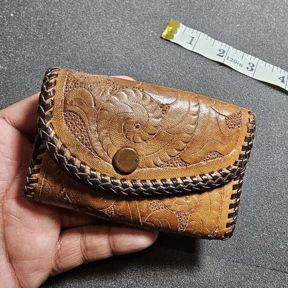 Vintage Engraved Floral Leather Key Holder/organizer tri fold Wallet Case - Picture 1 of 9